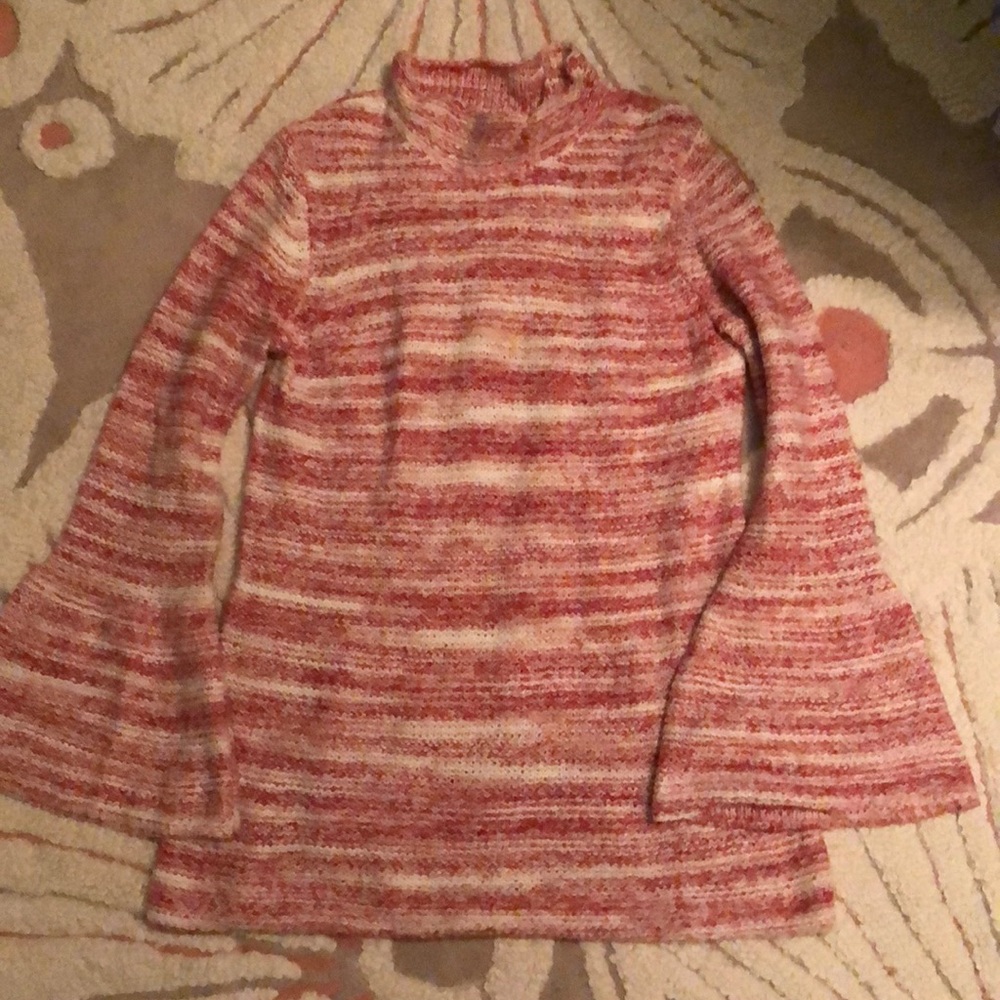 Kensie dreamy sweater with bell shape sleeves.